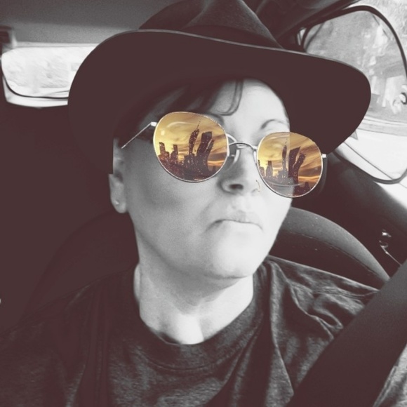 Meet your Posher, Deborah - Picture 1 of 1